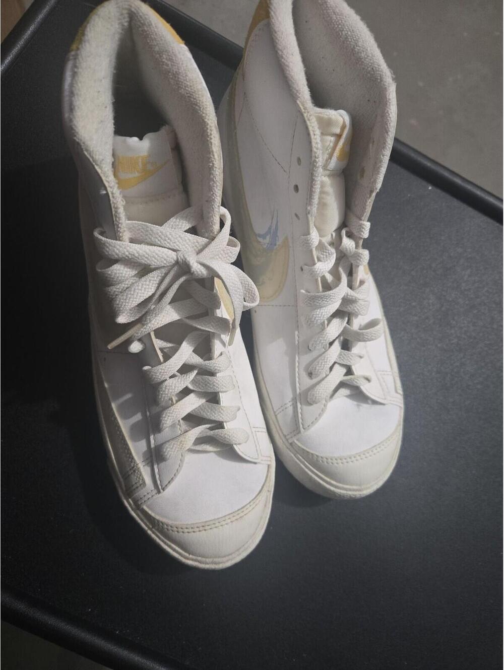 Nike Blazer Mid '77 Youth Size 7Y White Yellow Swoosh Sneakers - Picture 4 of 6